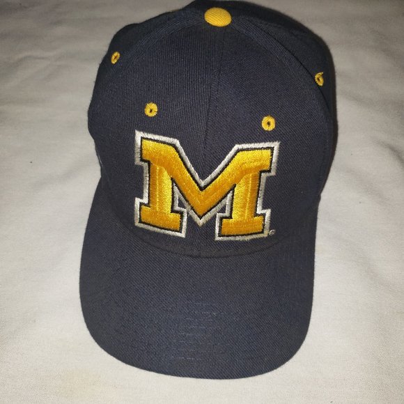 Vtg  University Michigan Wolverines Fitted Size 7 1/8 Hat  80% Acrylic  20% Wool - Picture 2 of 9